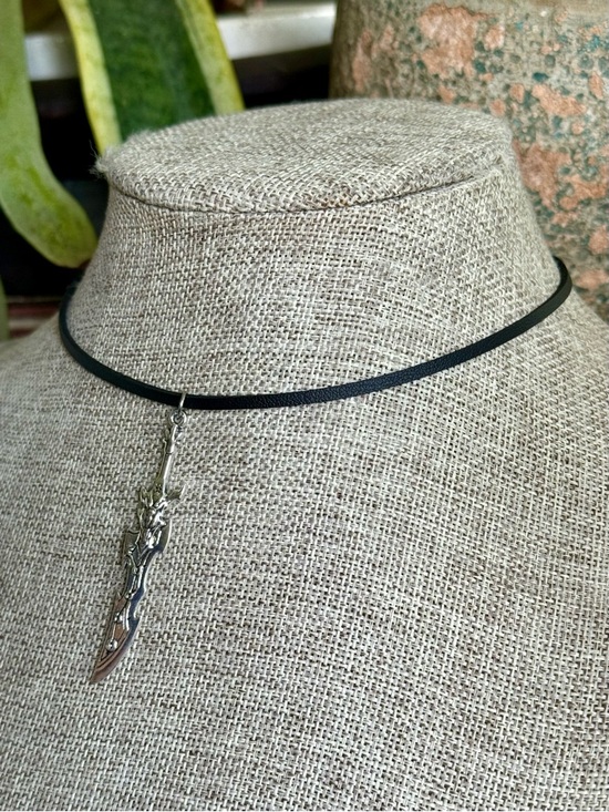 Grunge Dagger Choker - Picture 3 of 5